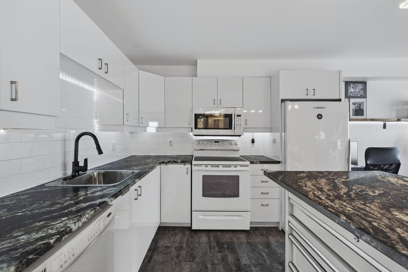 Kitchen - 410-5520 Boul. Henri-Bourassa, Québec (Charlesbourg), QC - Indoor Photo Showing Kitchen