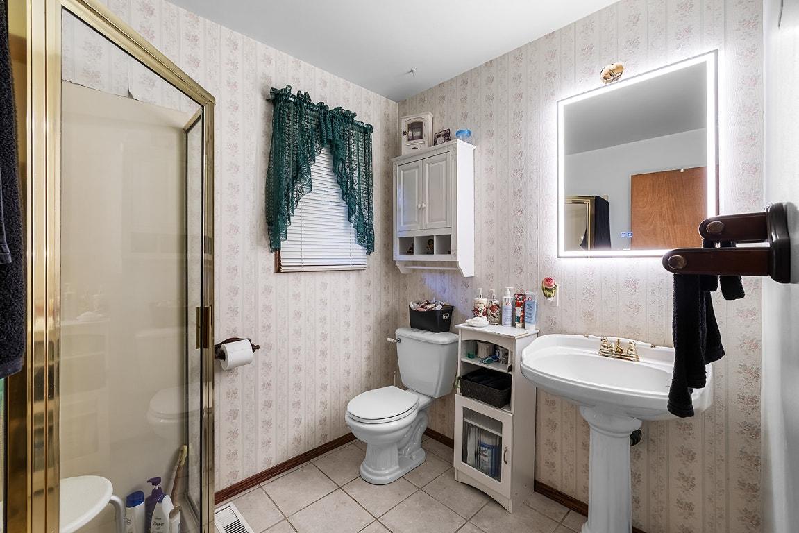 1804 13Th Avenue, Cranbrook, BC - Indoor Photo Showing Bathroom