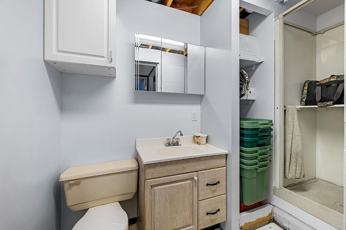 1804 13Th Avenue, Cranbrook, BC - Indoor Photo Showing Bathroom