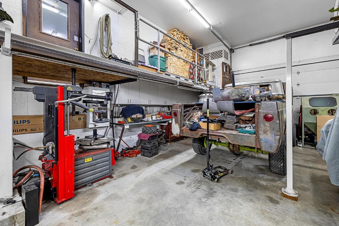 1804 13Th Avenue, Cranbrook, BC - Indoor Photo Showing Garage