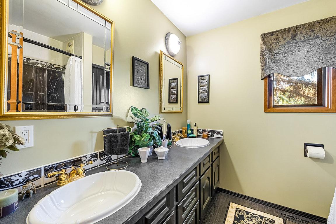 1804 13Th Avenue, Cranbrook, BC - Indoor Photo Showing Bathroom