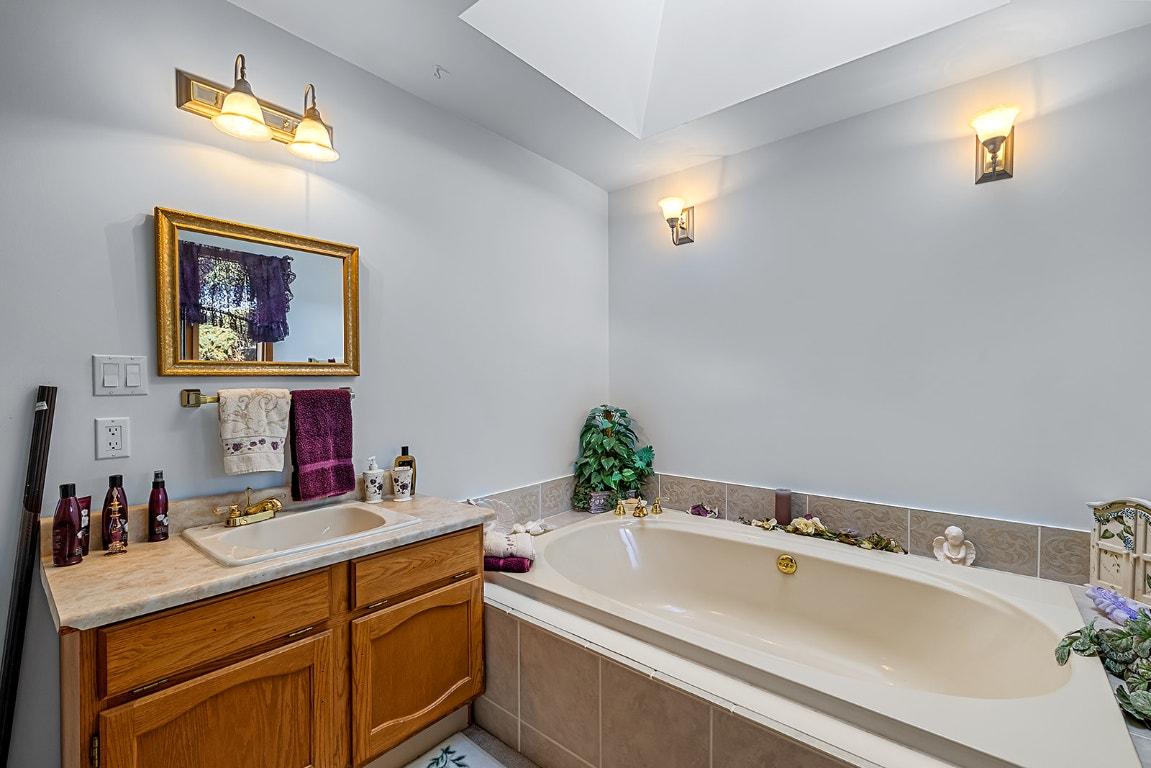 1804 13Th Avenue, Cranbrook, BC - Indoor Photo Showing Bathroom