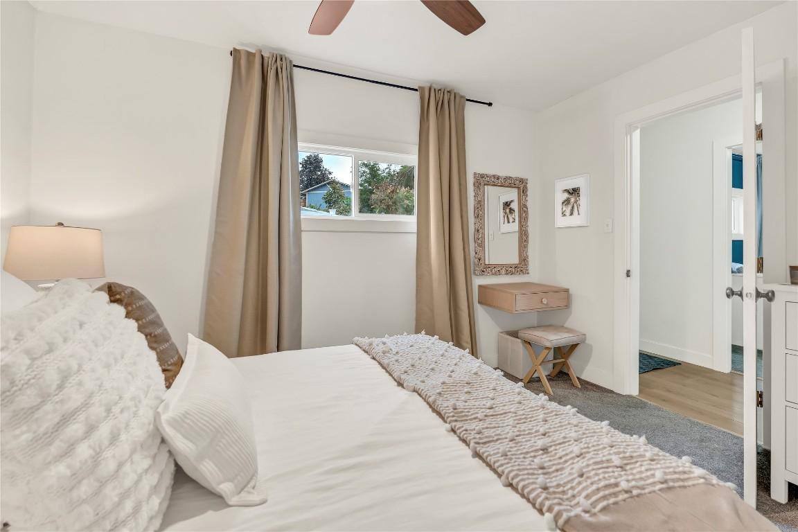 11716 Prairie Valley Road, Summerland, BC - Indoor Photo Showing Bedroom