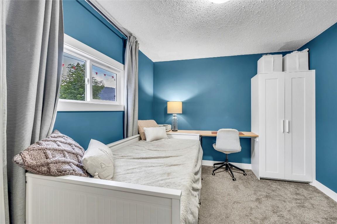 11716 Prairie Valley Road, Summerland, BC - Indoor Photo Showing Bedroom