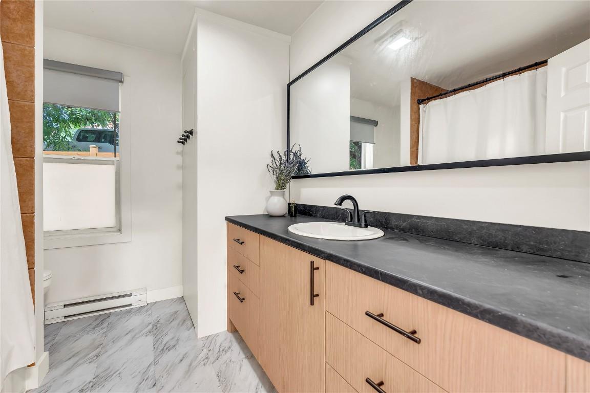 11716 Prairie Valley Road, Summerland, BC - Indoor Photo Showing Bathroom