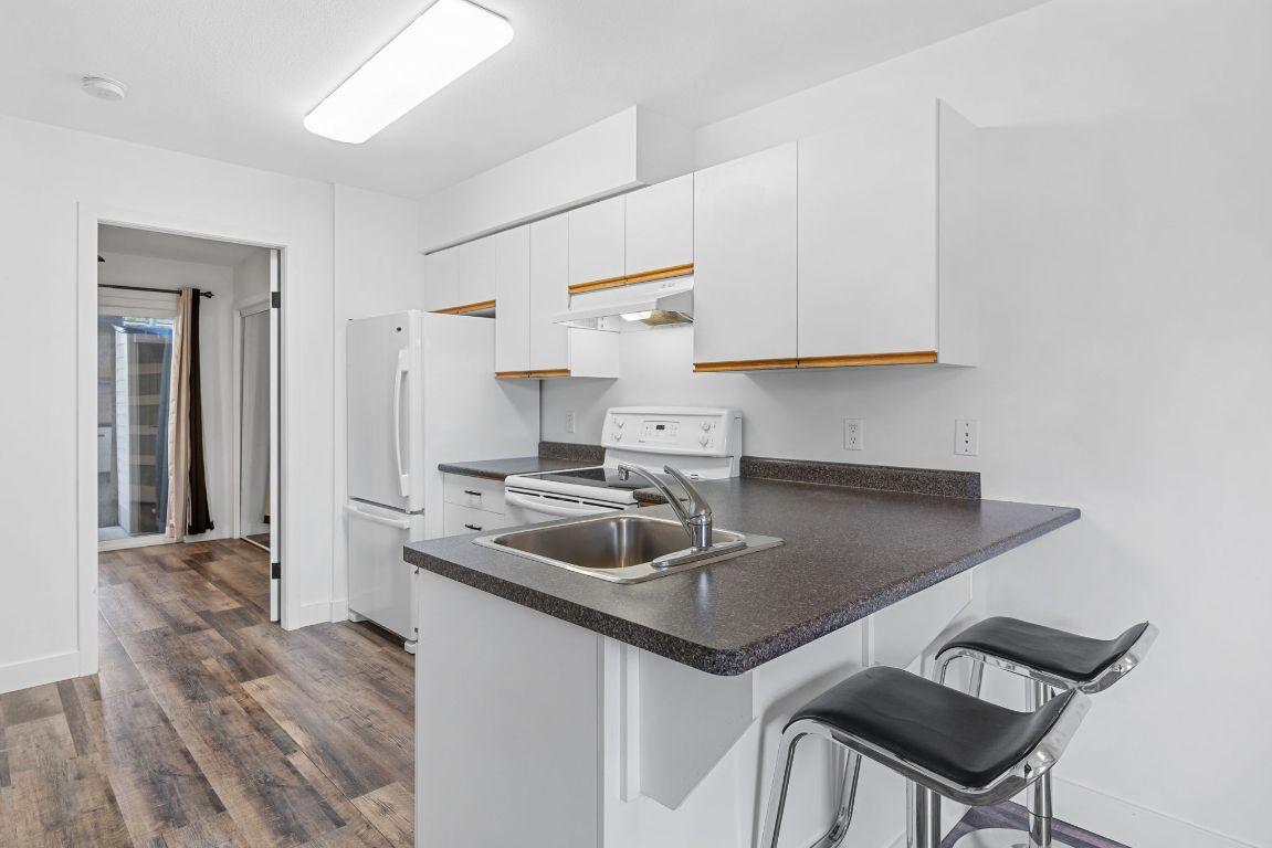 205-2585 Hebert Road, West Kelowna, BC - Indoor Photo Showing Kitchen