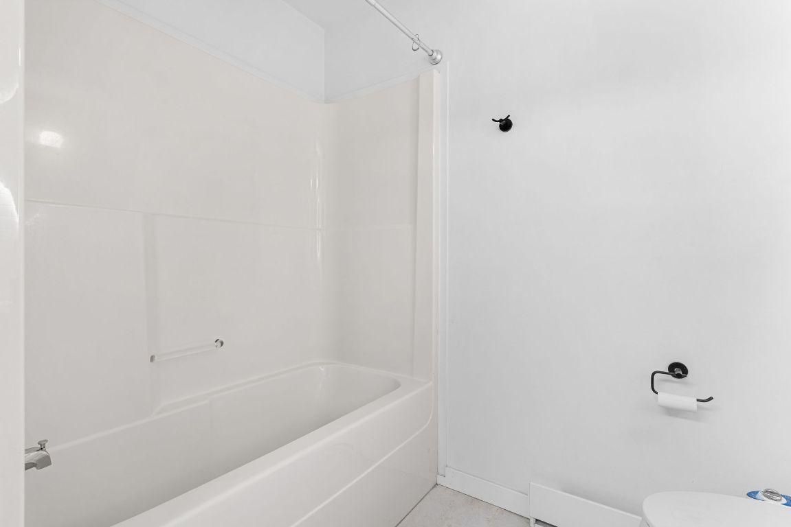 205-2585 Hebert Road, West Kelowna, BC - Indoor Photo Showing Bathroom