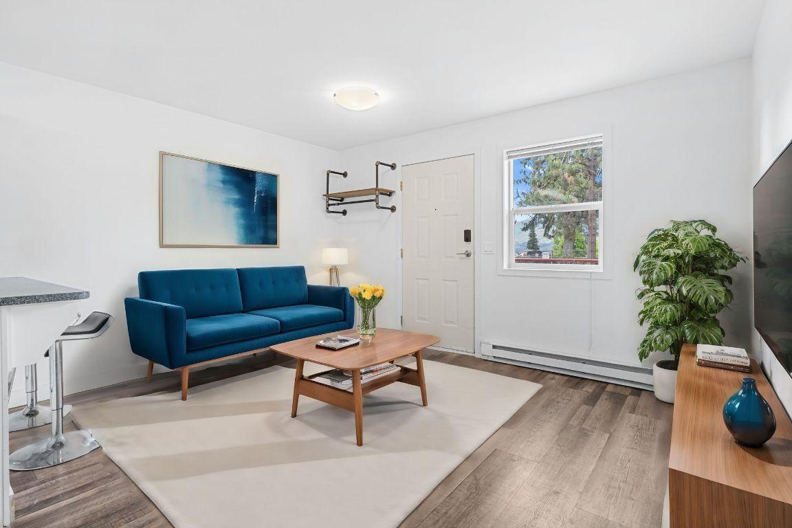 205-2585 Hebert Road, West Kelowna, BC - Indoor Photo Showing Living Room