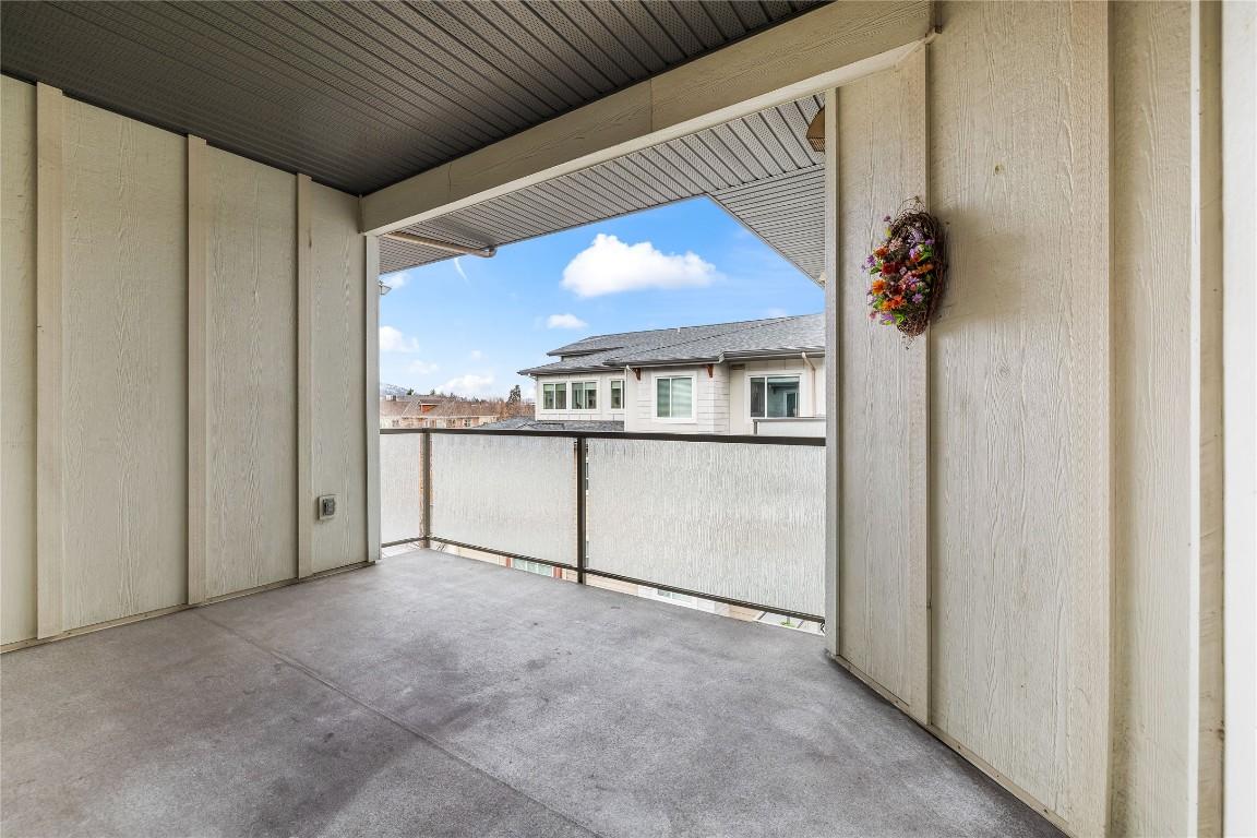 416-850 Saucier Avenue, Kelowna, BC - Outdoor With Exterior