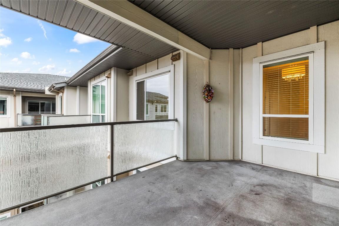 416-850 Saucier Avenue, Kelowna, BC - Outdoor With Exterior