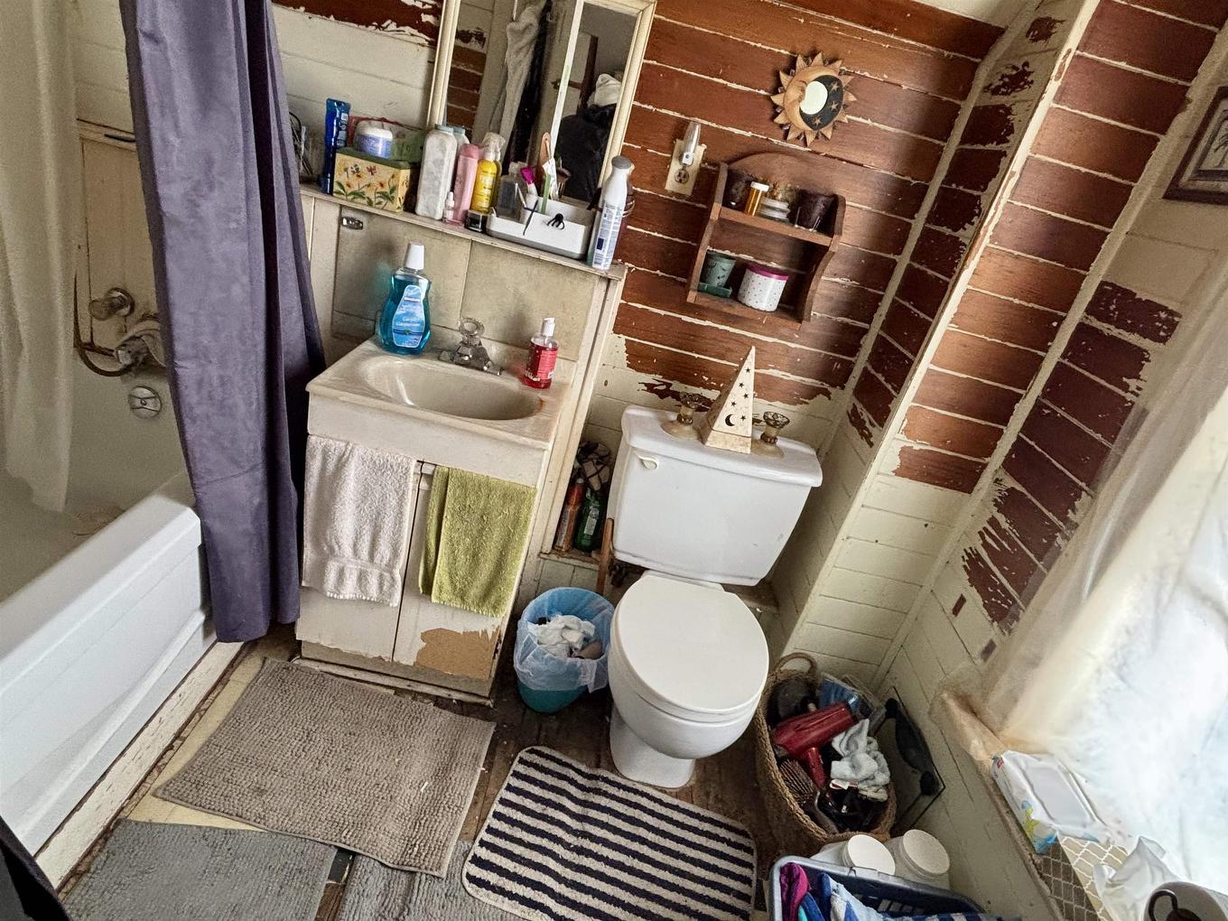 1212 S Edward Street South, Thunder Bay, ON - Indoor Photo Showing Bathroom