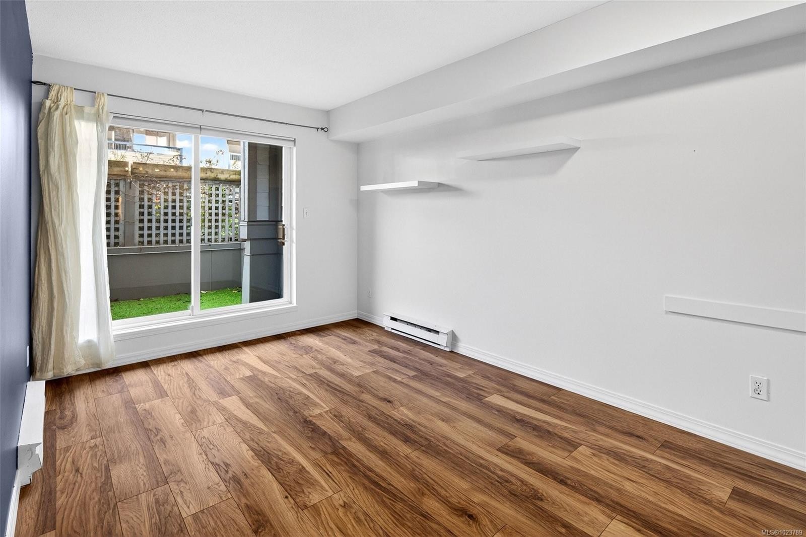 119-827 North Park St, Victoria, BC - Indoor Photo Showing Other Room