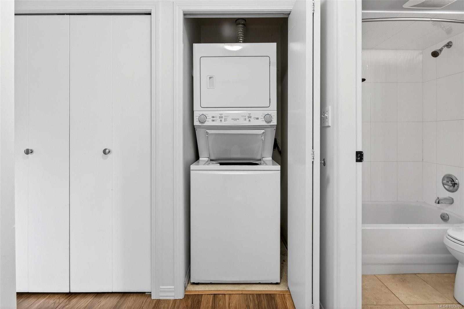 119-827 North Park St, Victoria, BC - Indoor