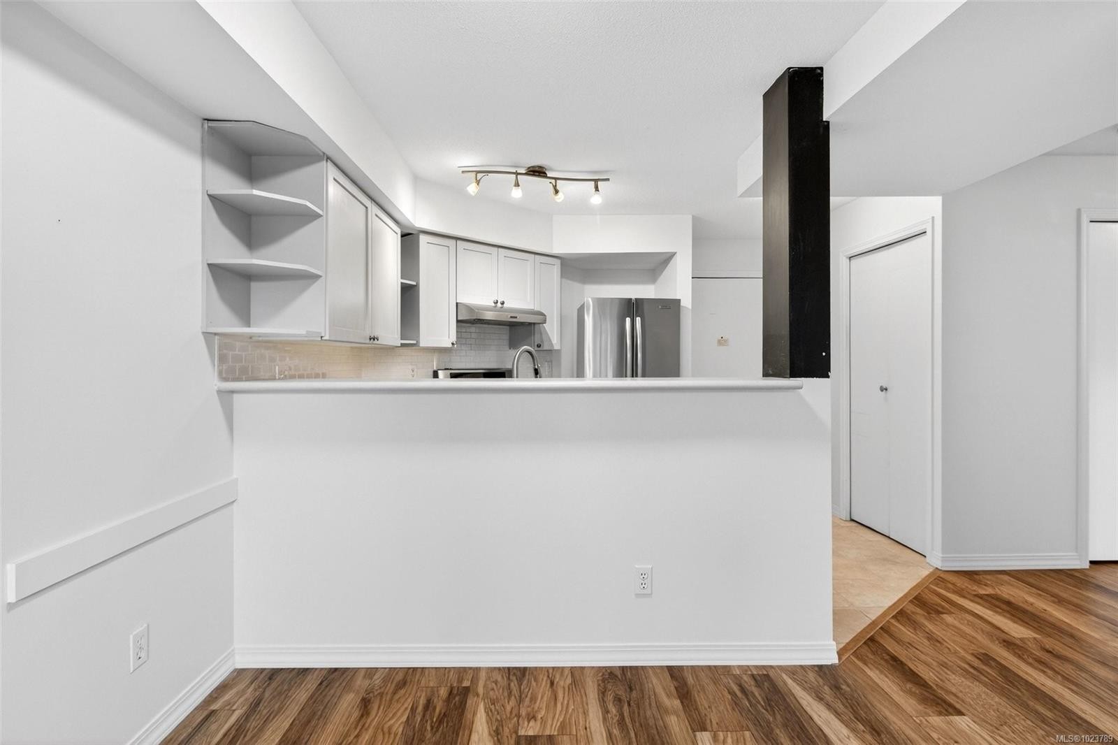 119-827 North Park St, Victoria, BC - Indoor Photo Showing Other Room