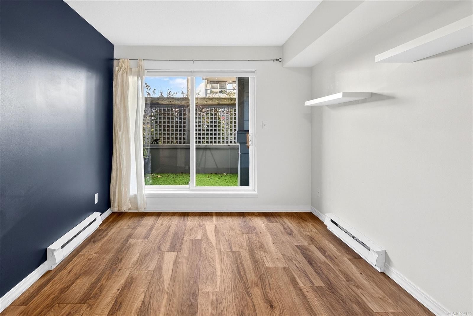 119-827 North Park St, Victoria, BC - Indoor Photo Showing Other Room