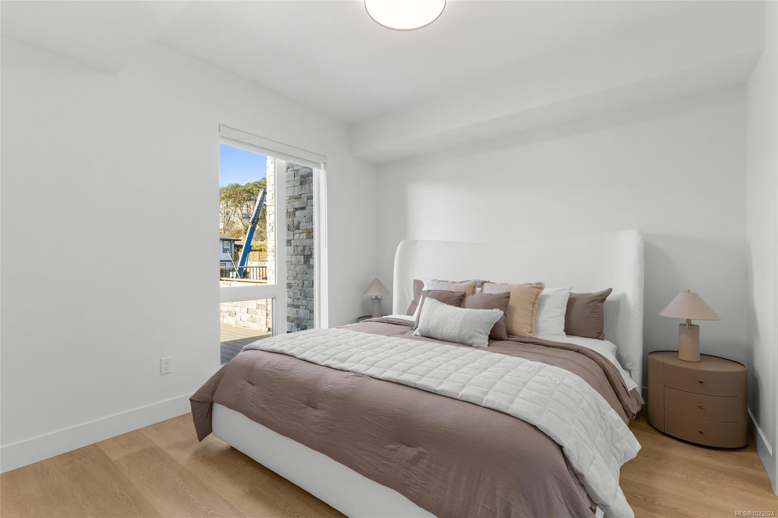 605-2341 Bear Mountain Pkwy, Langford, BC - Indoor Photo Showing Bedroom