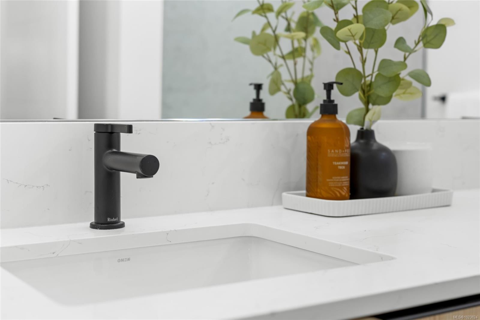 605-2341 Bear Mountain Pkwy, Langford, BC - Indoor Photo Showing Other Room