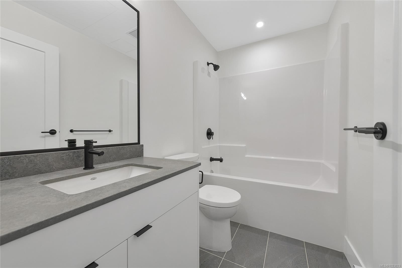 205-1114 Samar Cres, Langford, BC - Indoor Photo Showing Bathroom