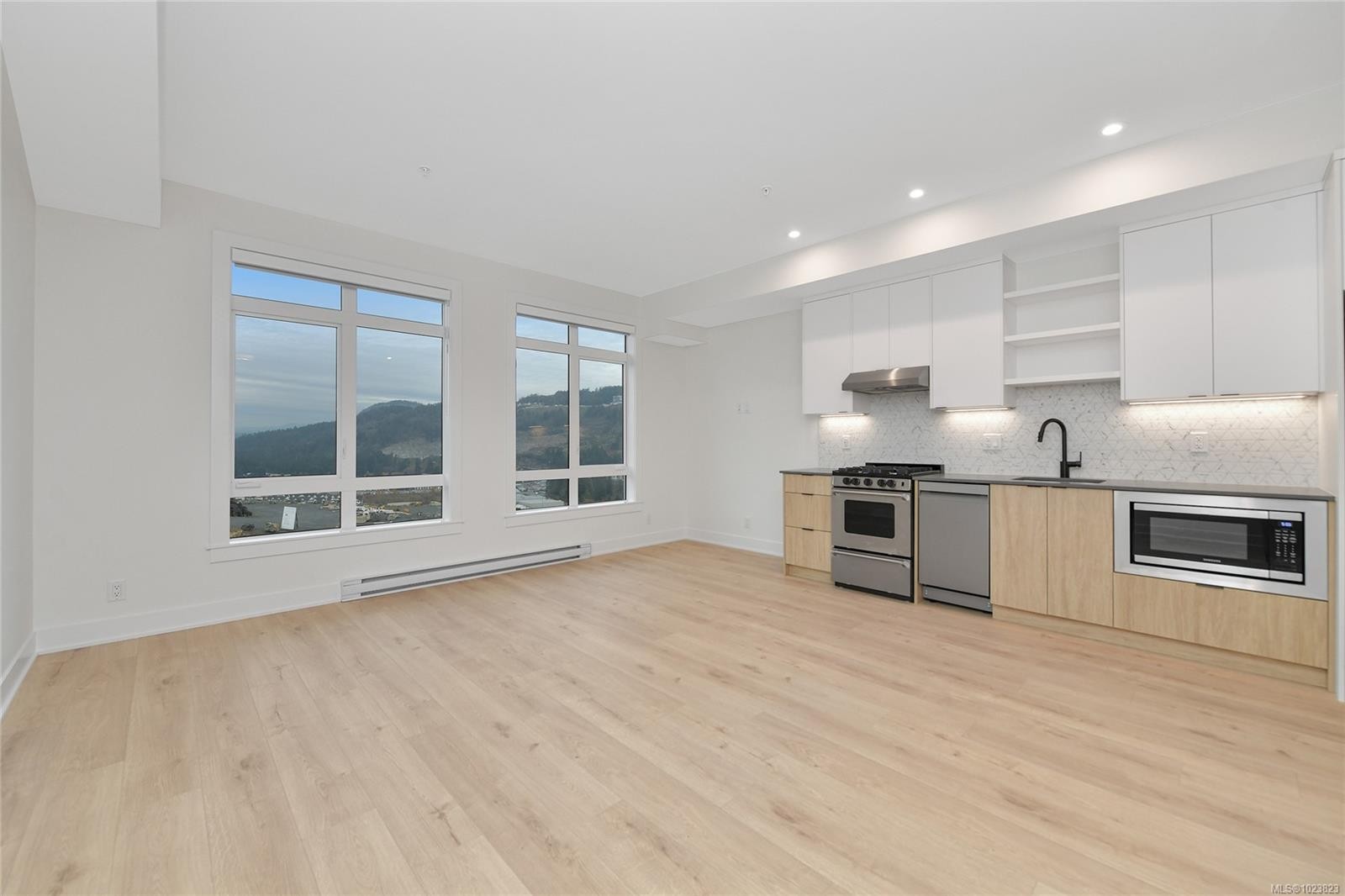 205-1114 Samar Cres, Langford, BC - Indoor Photo Showing Kitchen With Upgraded Kitchen