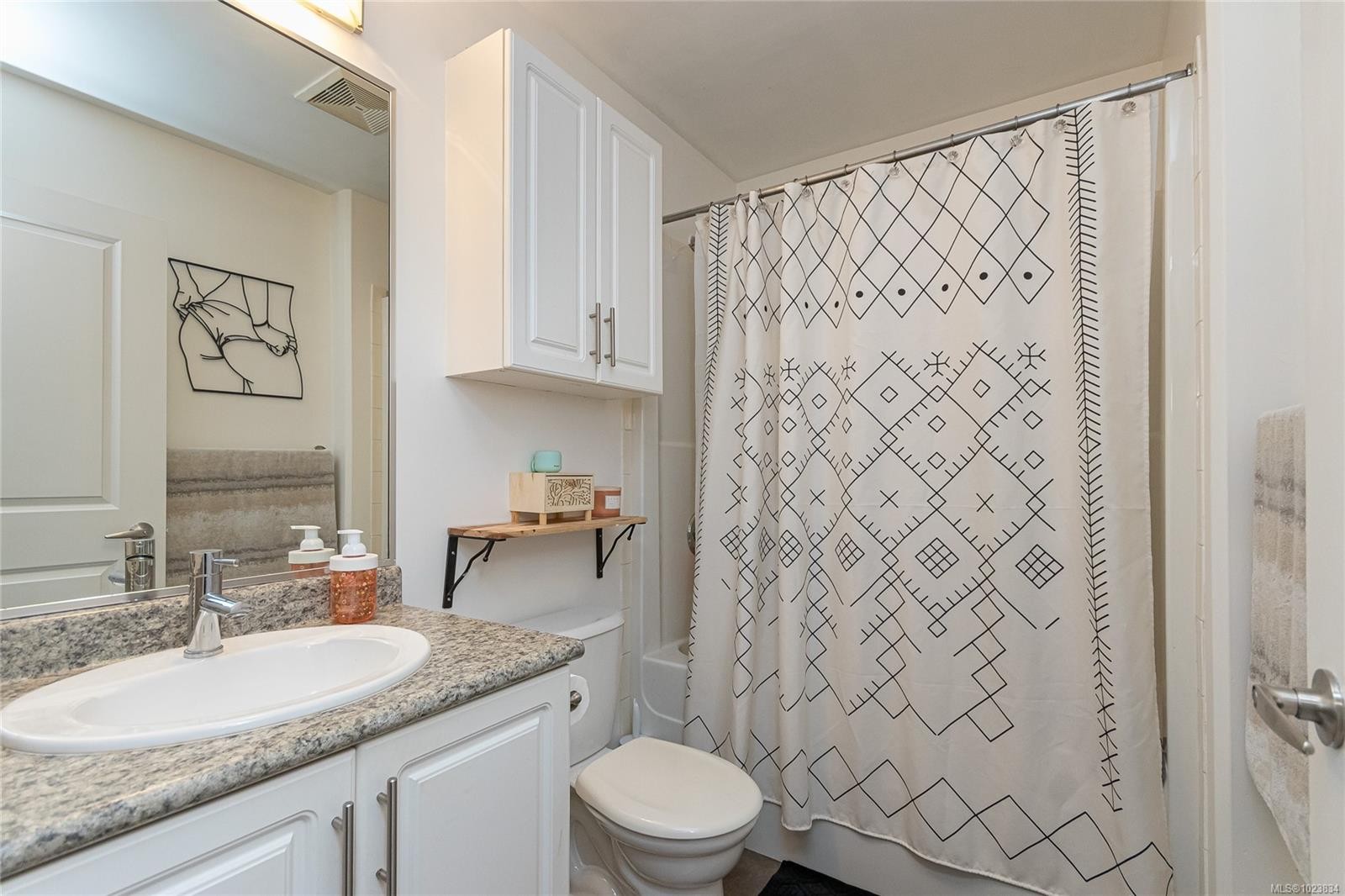 108-938 Dunford Ave, Langford, BC - Indoor Photo Showing Bathroom