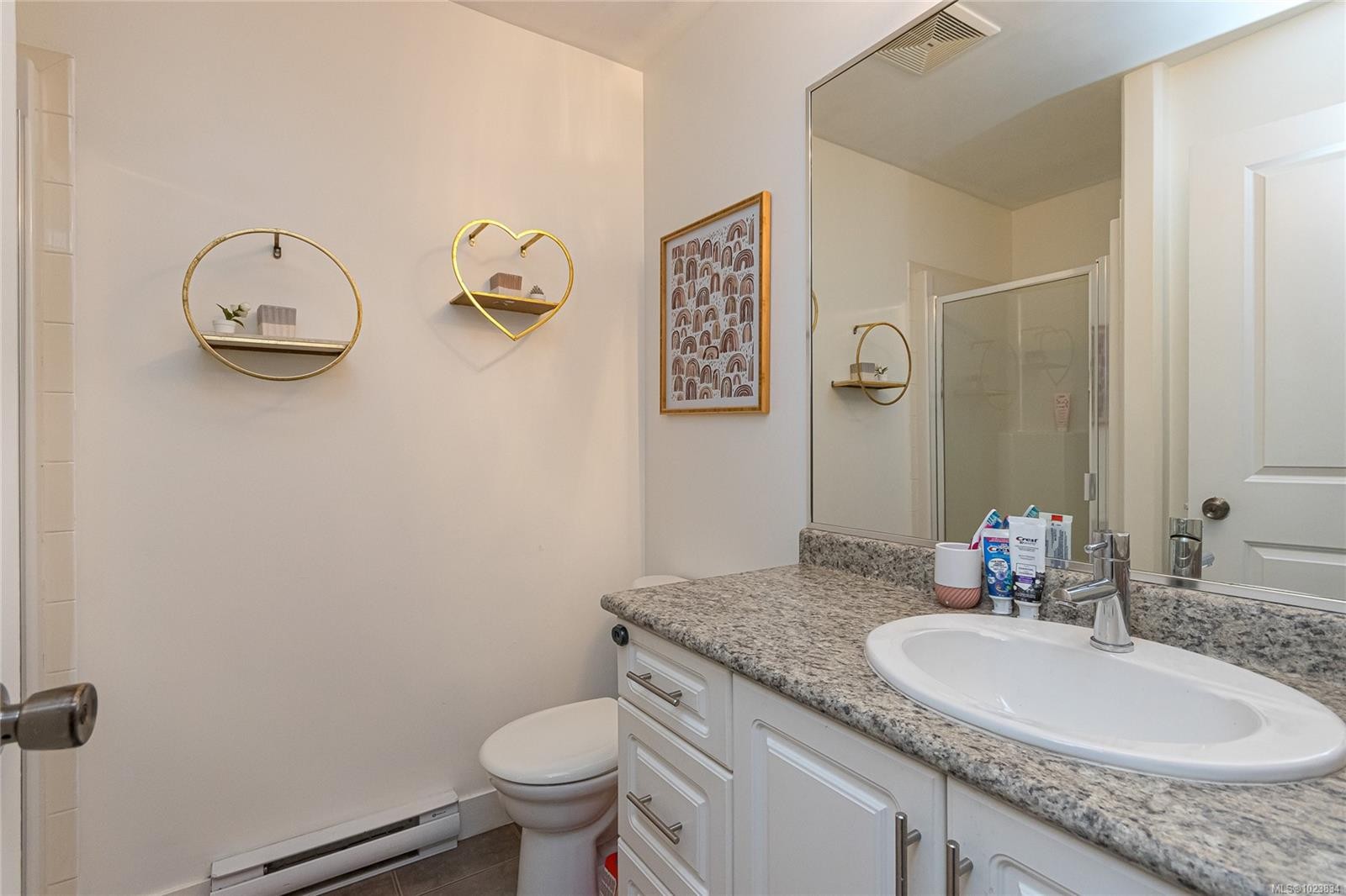 108-938 Dunford Ave, Langford, BC - Indoor Photo Showing Bathroom