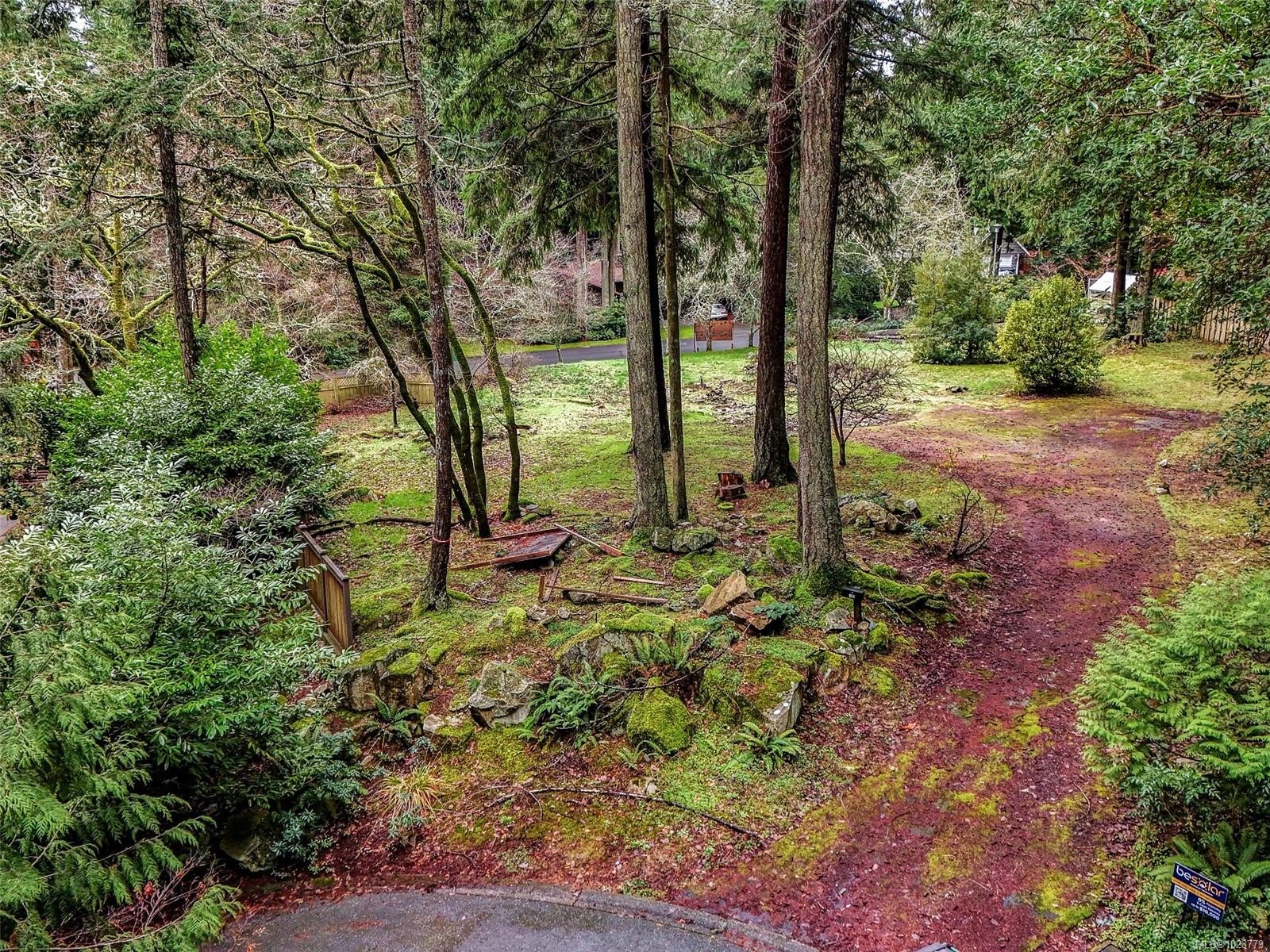 1005 Spiritwood Pl, Saanich, BC