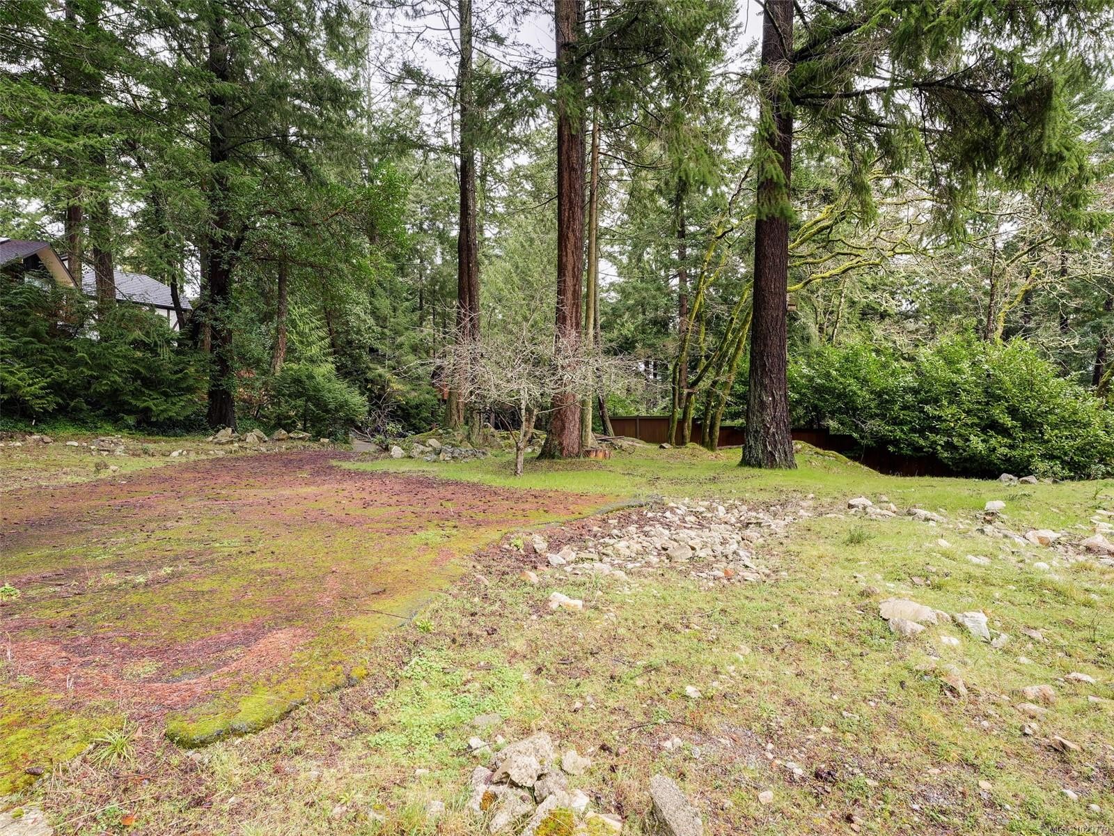 1005 Spiritwood Pl, Saanich, BC