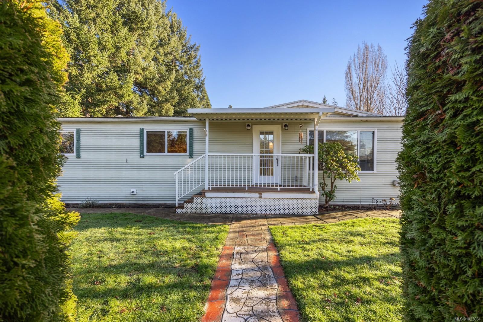 2153 Stadacona Dr, Comox, BC