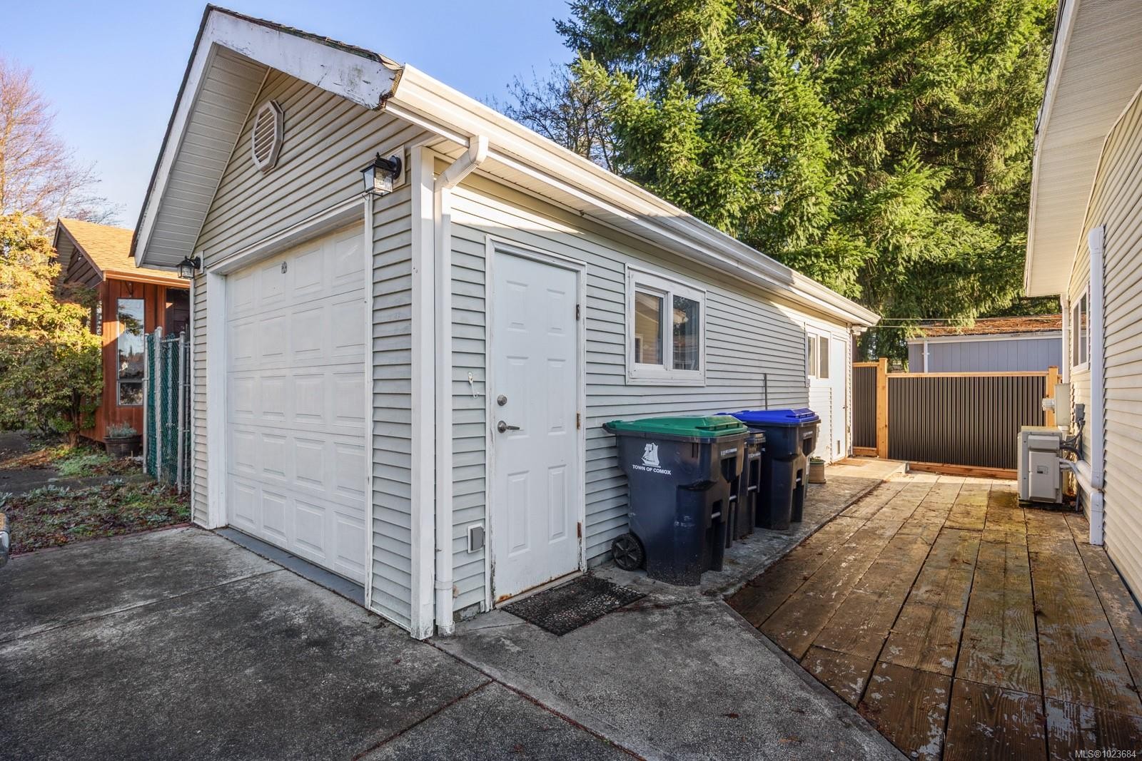 2153 Stadacona Dr, Comox, BC