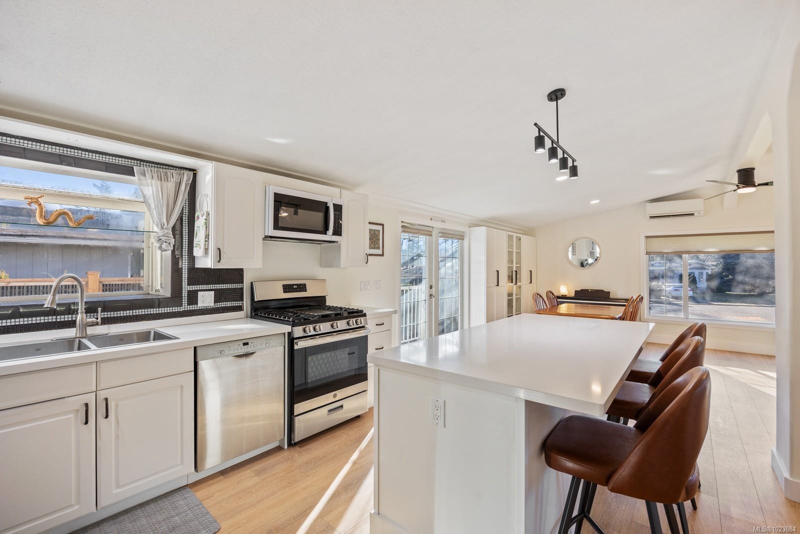 2153 Stadacona Dr, Comox, BC