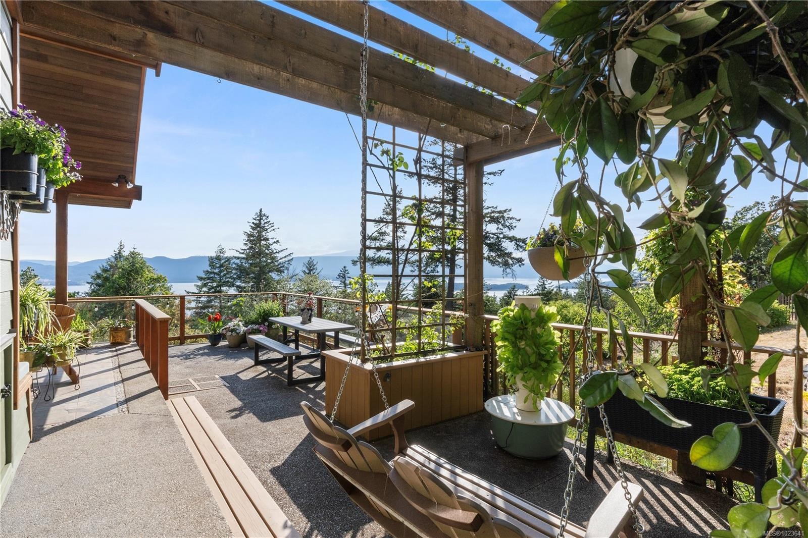 248 Suneagle Dr, Salt Spring, BC