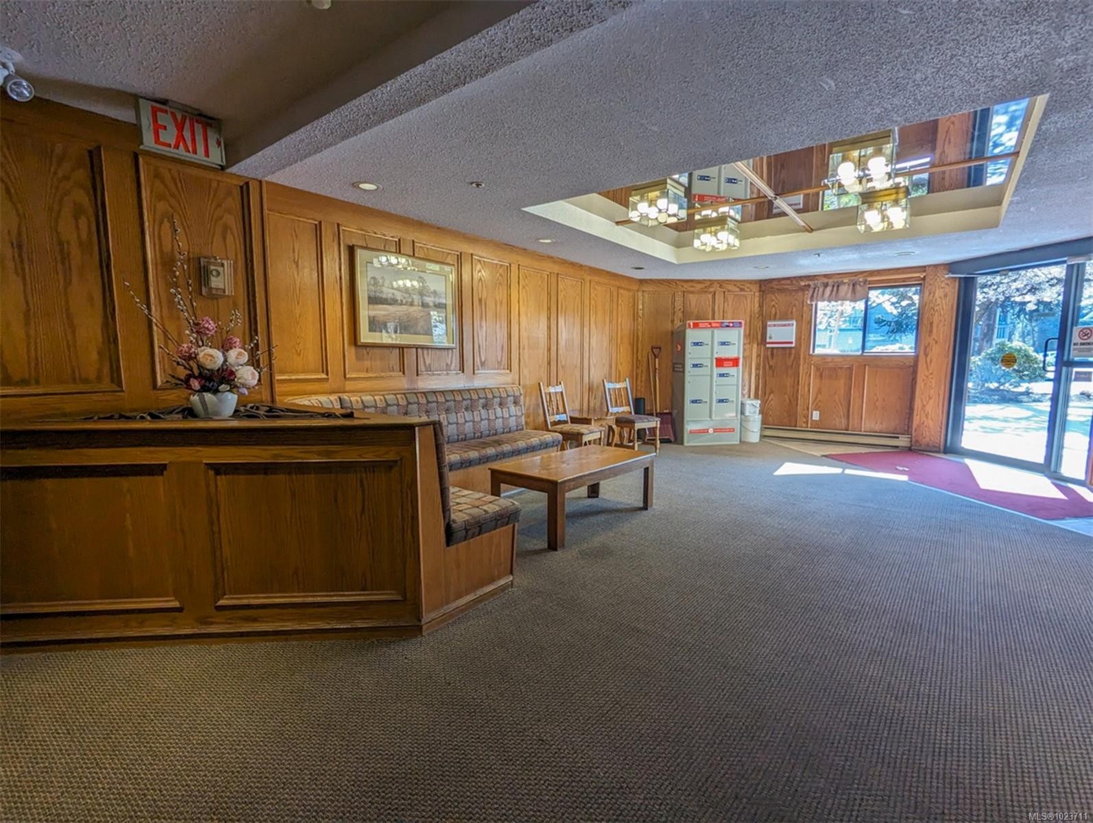 309-1560 Hillside Ave, Victoria, BC - Indoor Photo Showing Other Room