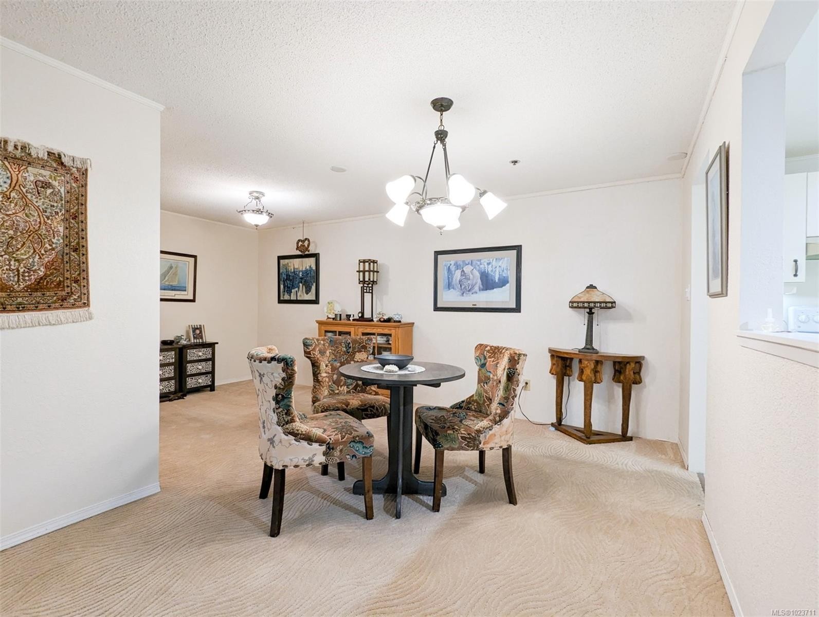 309-1560 Hillside Ave, Victoria, BC - Indoor Photo Showing Dining Room