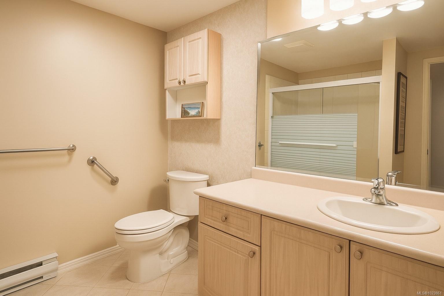 204-1240 Verdier Ave, Central Saanich, BC - Indoor Photo Showing Bathroom