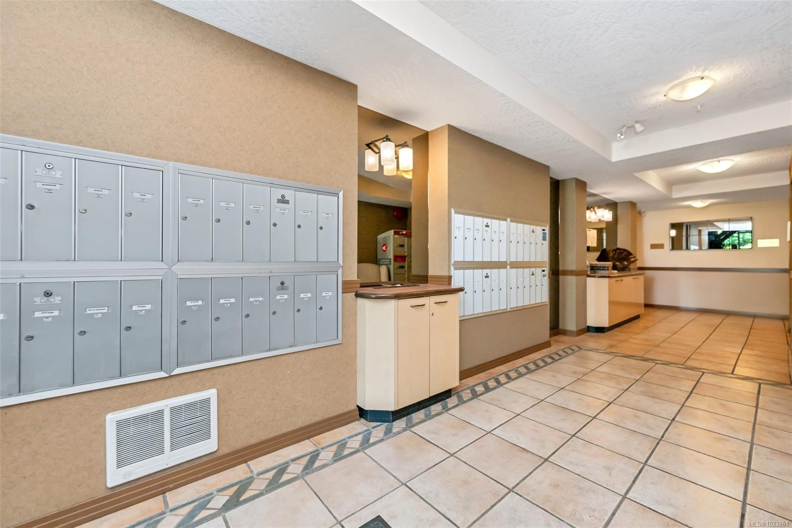 204-1240 Verdier Ave, Central Saanich, BC - Indoor