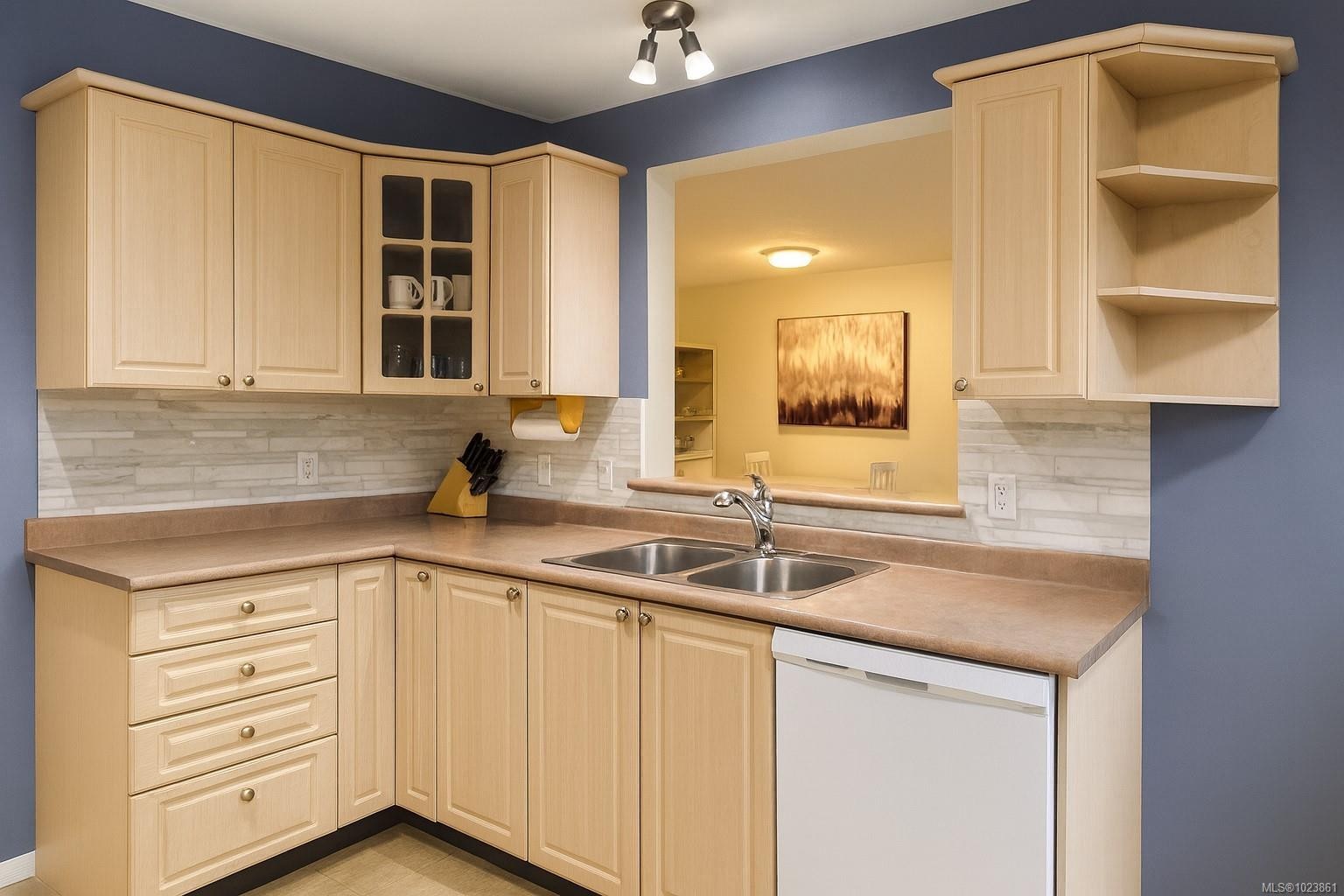 204-1240 Verdier Ave, Central Saanich, BC - Indoor Photo Showing Kitchen With Double Sink