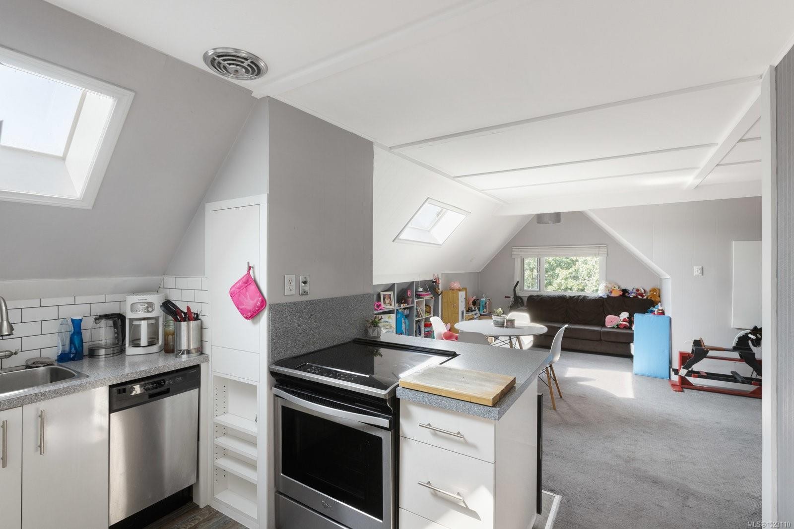 2393 Eastdowne Rd, Oak Bay, BC