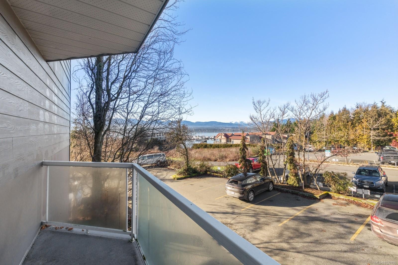 205-1819 Beaufort Ave, Comox, BC