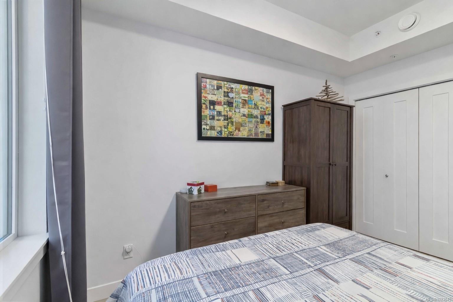 302-9864 Fourth St, Sidney, BC - Indoor Photo Showing Bedroom