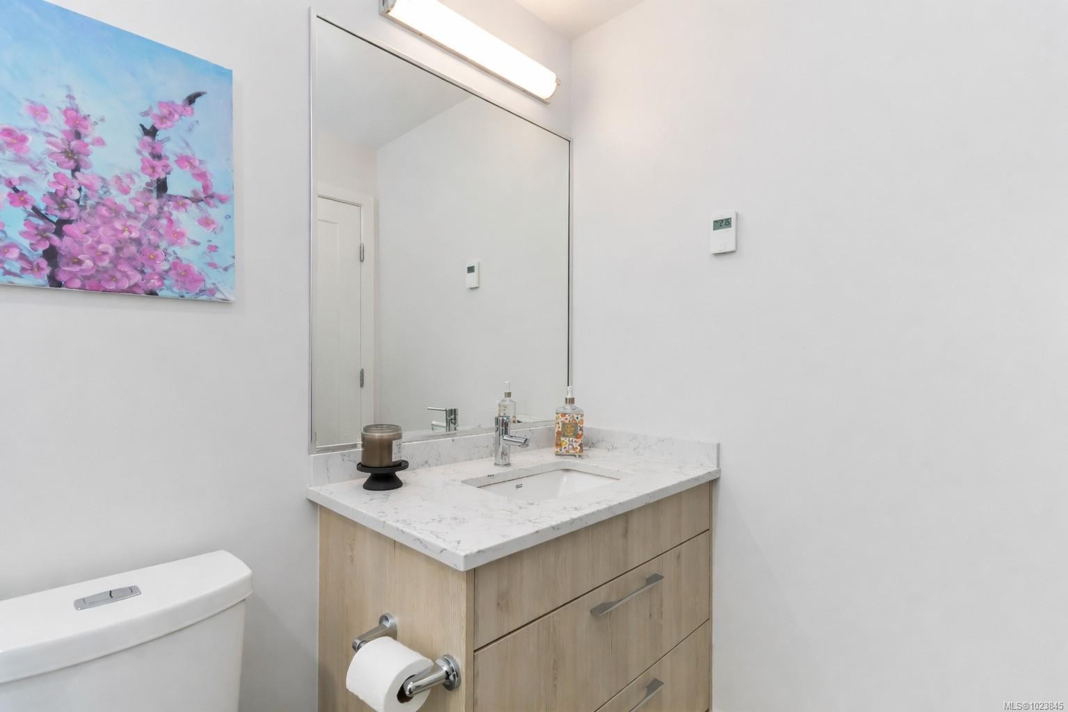 302-9864 Fourth St, Sidney, BC - Indoor Photo Showing Bathroom