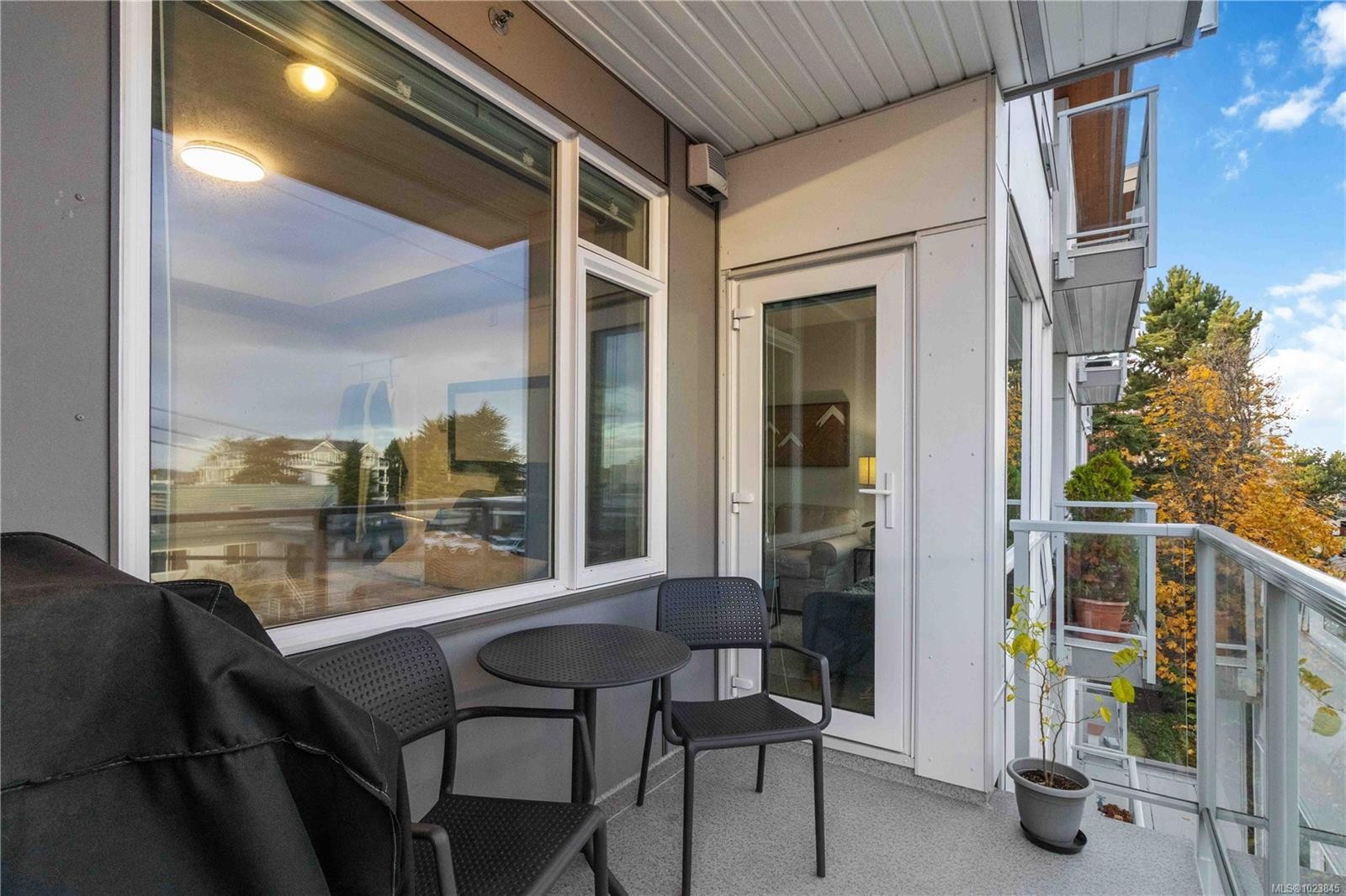 302-9864 Fourth St, Sidney, BC - Outdoor With Balcony With Exterior