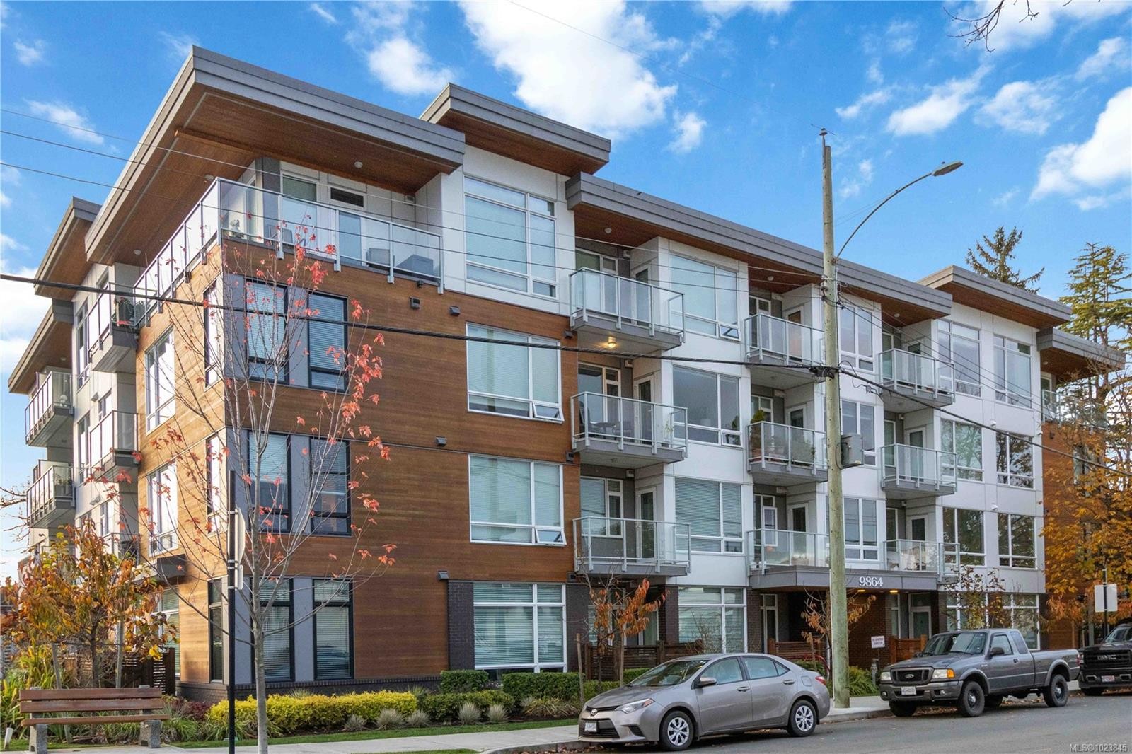 302-9864 Fourth St, Sidney, BC - Outdoor With Balcony With Facade