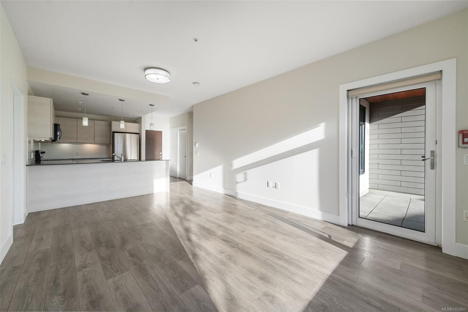 110-3815 Rowland Ave, Saanich, BC - Indoor
