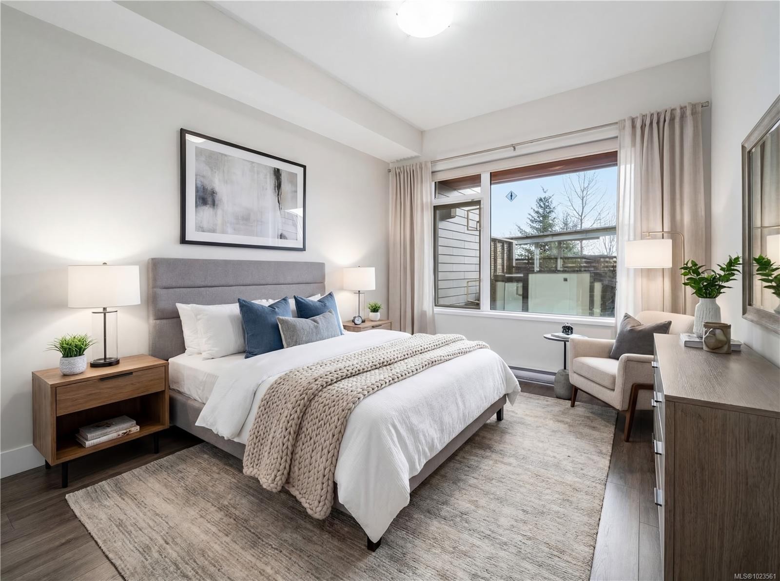 110-3815 Rowland Ave, Saanich, BC - Indoor Photo Showing Bedroom