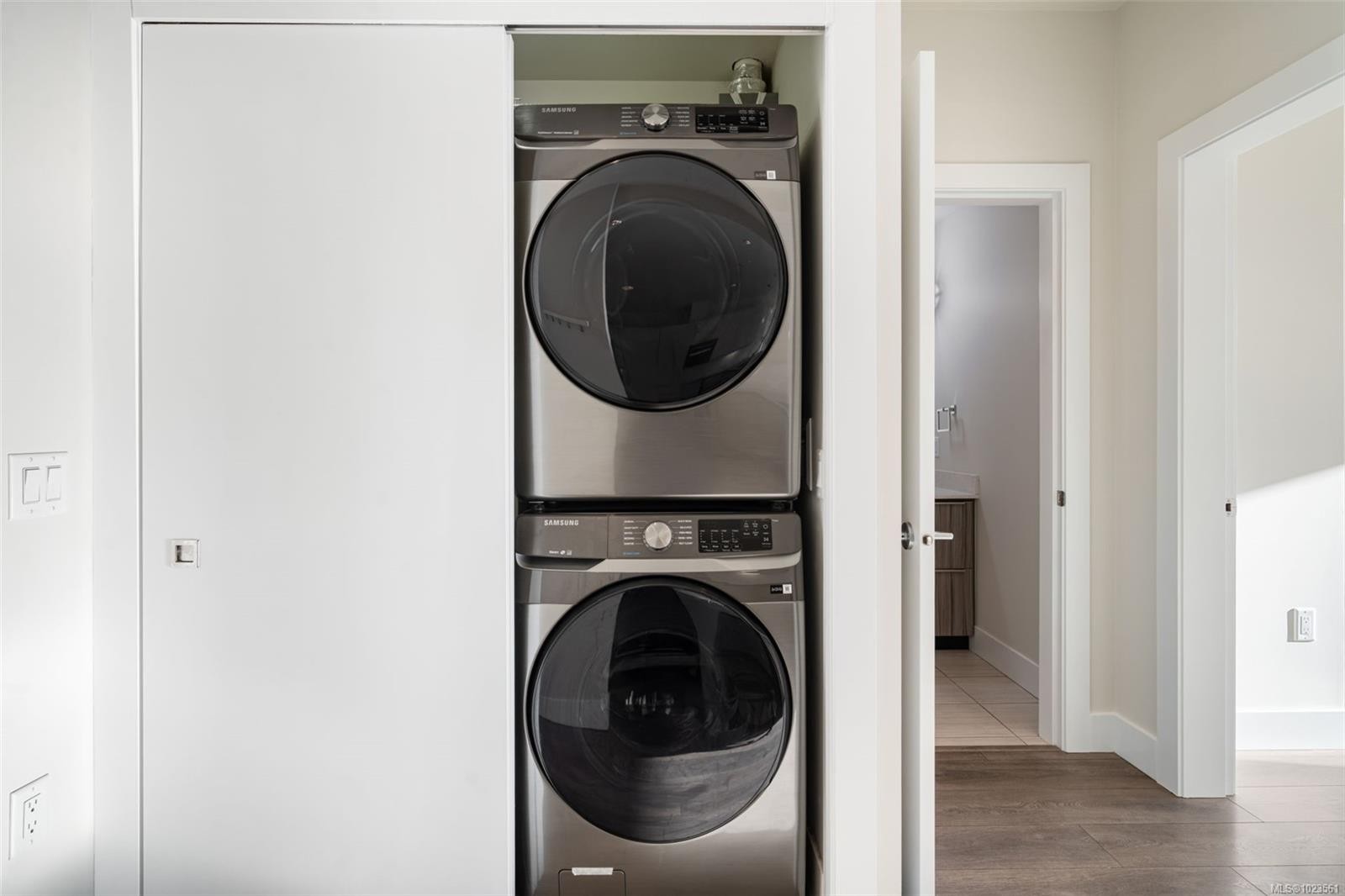 110-3815 Rowland Ave, Saanich, BC - Indoor Photo Showing Laundry Room