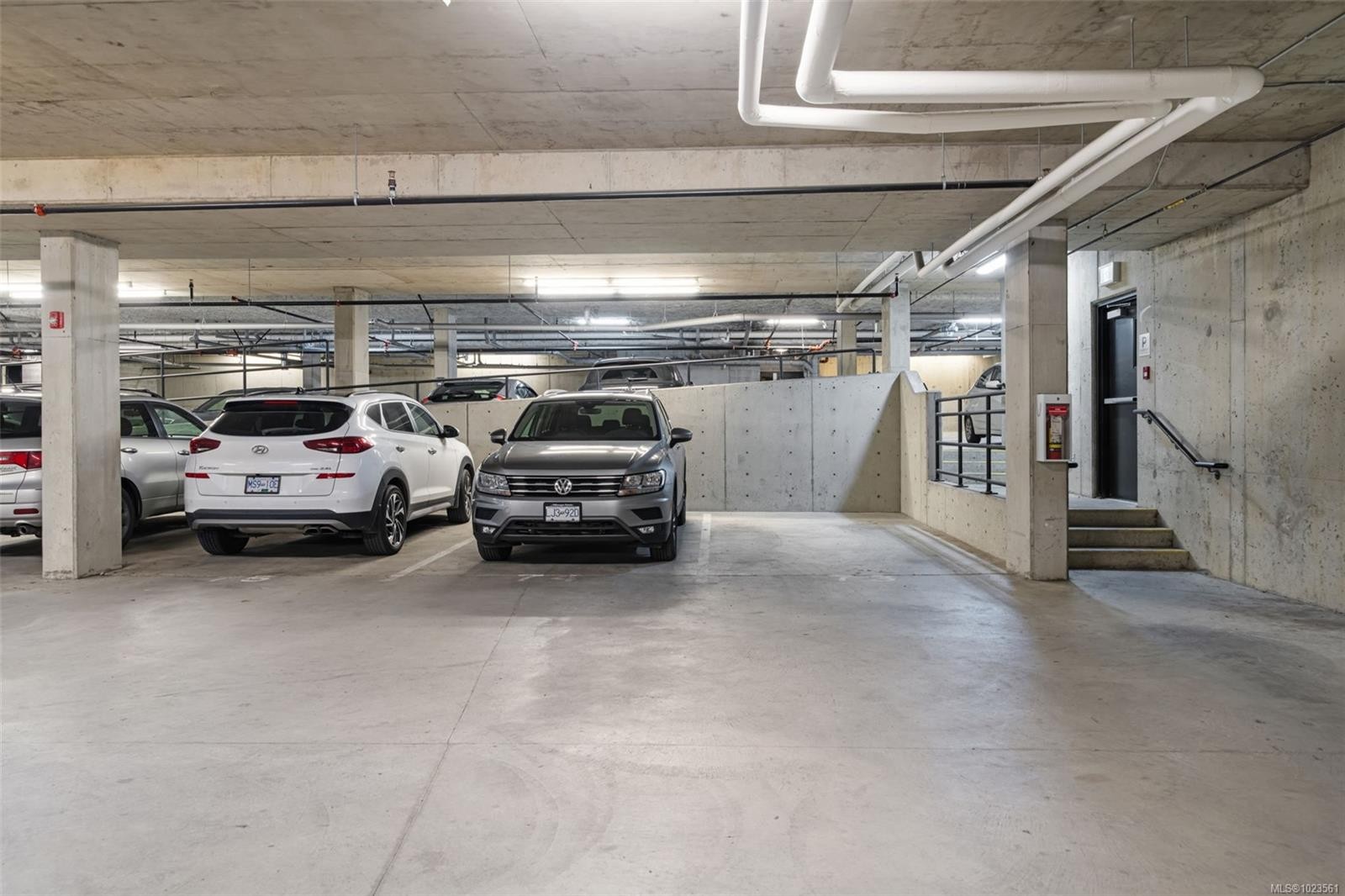 110-3815 Rowland Ave, Saanich, BC - Indoor Photo Showing Garage