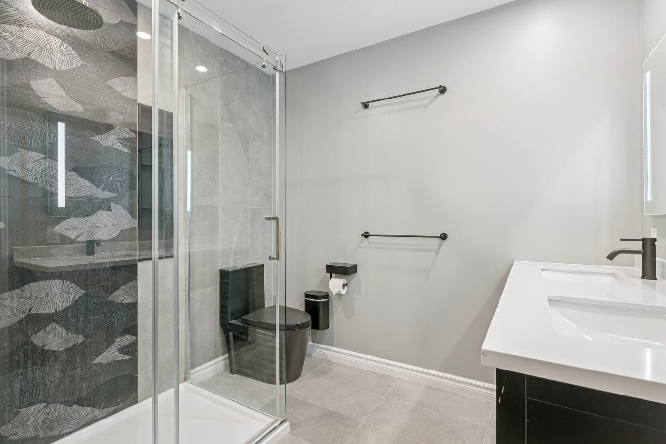 Salle de bains attenante à la CCP - 614 Rue Du Sauvignon, Rosemère, QC - Indoor Photo Showing Bathroom