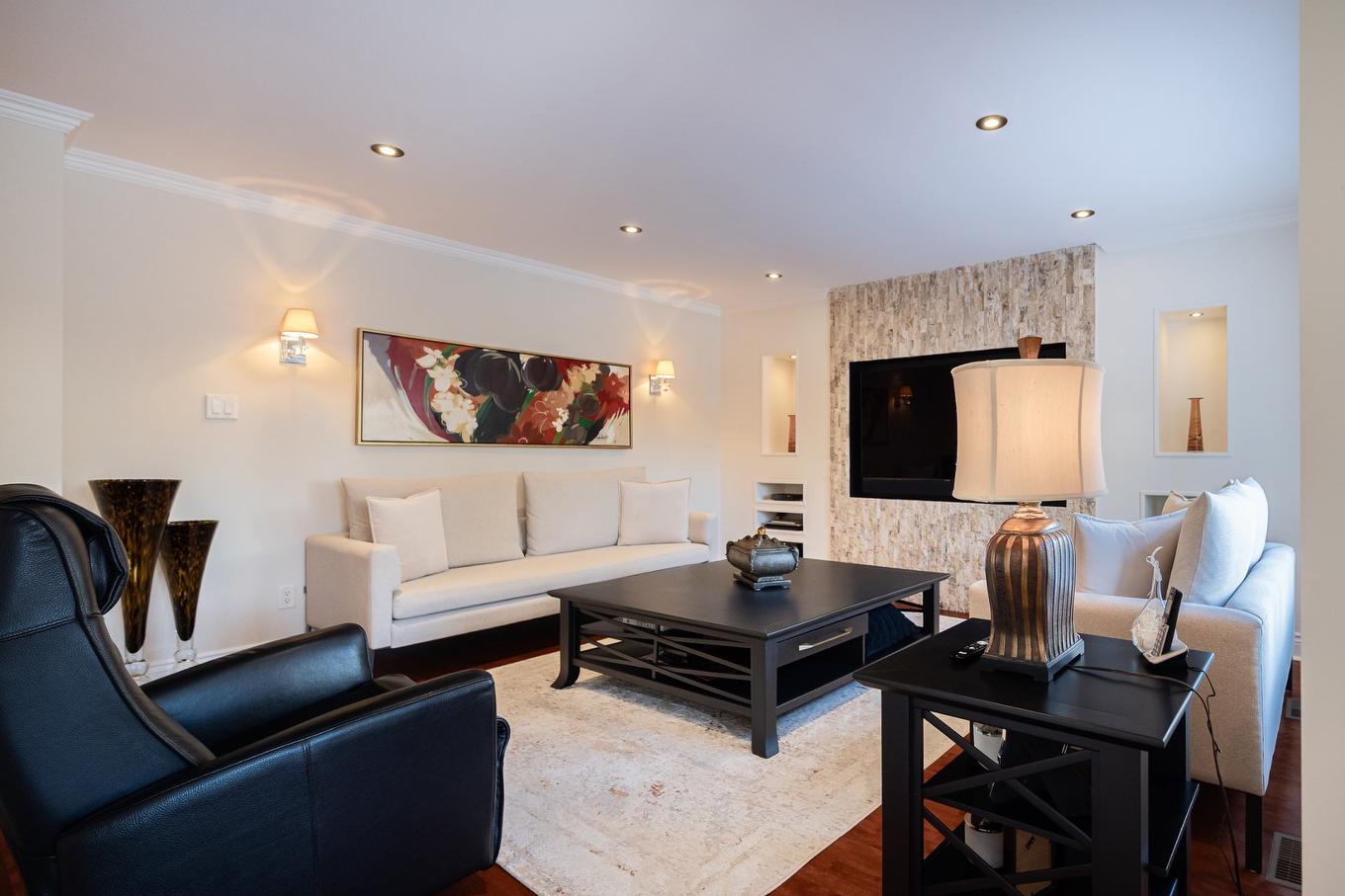 Family room - 2491 Rue Dalbis, Laval (Chomedey), QC - Indoor Photo Showing Living Room