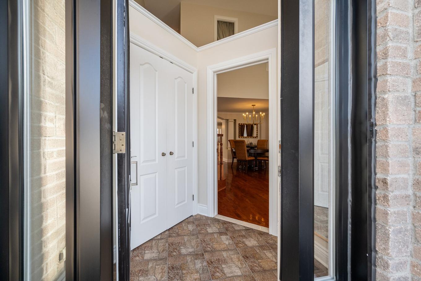 Exterior entrance - 2491 Rue Dalbis, Laval (Chomedey), QC - Indoor Photo Showing Other Room