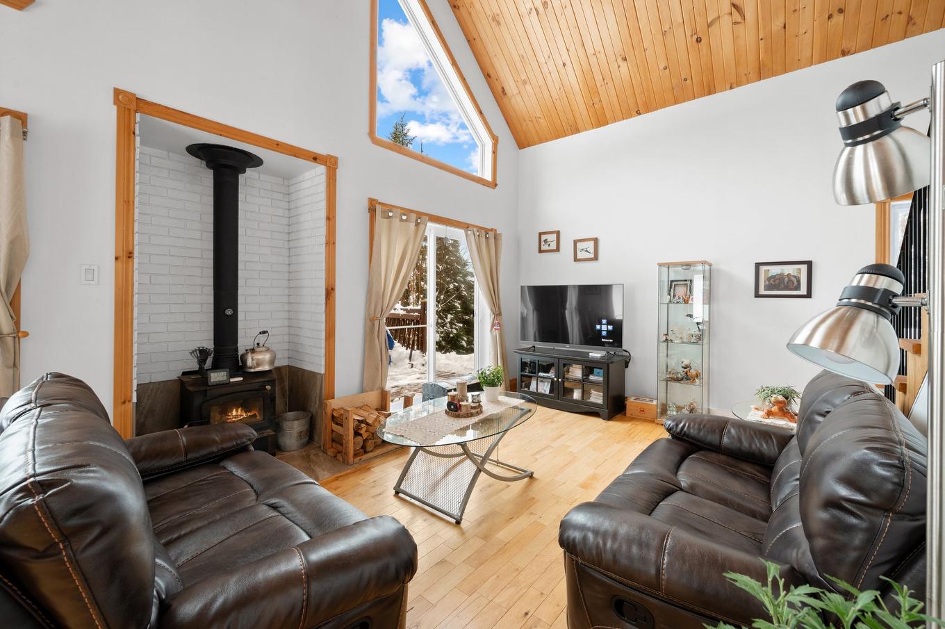 Salon - 1951 Ch. Du 9E-Rang, Sainte-Lucie-Des-Laurentides, QC - Indoor Photo Showing Living Room
